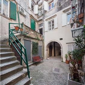 Studio Apartment in Trogir Old Town, Sleeps 2